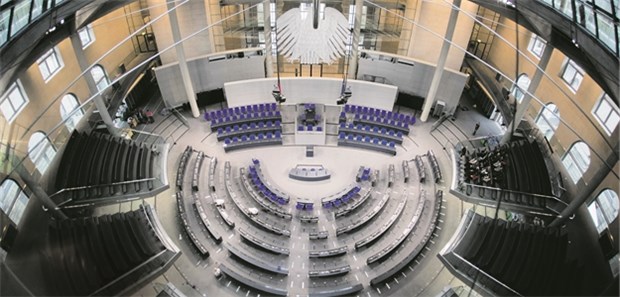 Wenn Mediziner Bundestagsabgeordnete werden Blick in den Plenarsaal des Bundestages: Wie viele Ärzte werden in der neuen Legislatur vertreten sein?