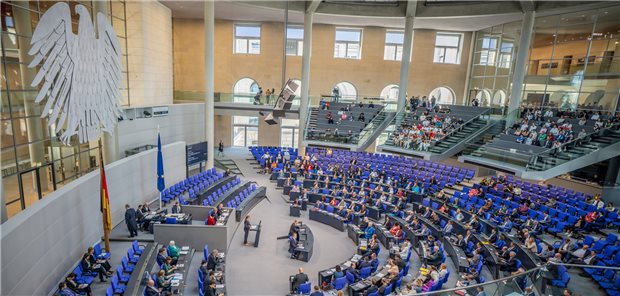 Blick in den Plenarsaal im Bundestag bei der Debatte zur Suizidhilfe am Donnerstagvormittag: Keiner der beiden Gesetzentwürfe fand eine Mehrheit.