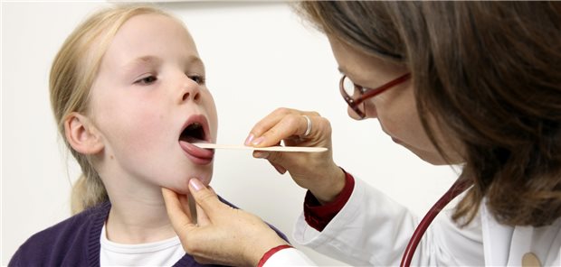 Mandel-Operationen: KBV verweist auf Gesamt-Plus für HNO-Ärzte Blick in den Rachen. Verbände von HNO-Ärzten raten Kollegen, Mandeln bei Kindern nicht zu operieren – außer in dringenden Fällen.