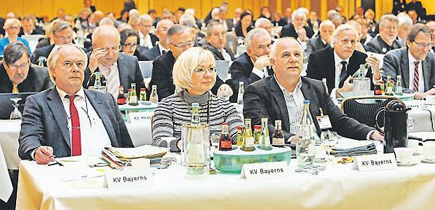 Eindeutiges "Ja, aber" zum Sicherstellungsauftrag Blick in die KBV-Vertreterversammlung am 7. Dezember in Berlin.