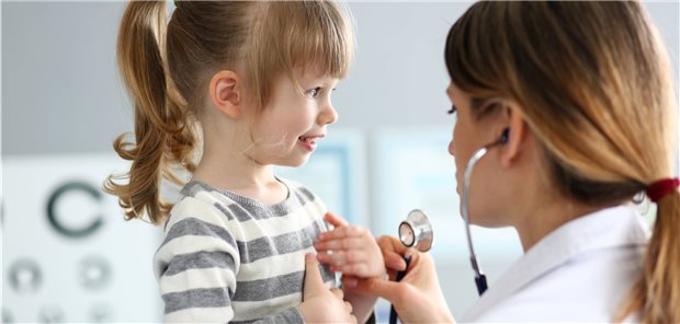 Pädiater suchen nach Konzepten gegen den Ärztemangel Blick in die Kinderarztpraxis: Junge Medizinerinnen und Mediziner für den Weg in die eigene pädiatrische Praxis zu gewinnen, wird immer schwieriger.