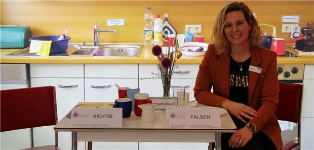 Zu Hause wohnen – auch mit Demenz Blick in die „Musterwohnung Demenz“: Welche Hilfsmittel erleichtern Erkrankten den Alltag? Stefanie Froitzheim und ihr Team geben Angehörigen Tipps.