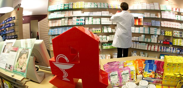 Mehr Geld für Apotheker Blick in die Offizin: Gibt es bald mehr Honorar?