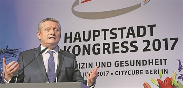 Gröhe sorgt sich um Nachwuchs Blick in die nächste Legislaturperiode: Bundesgesundheitsminister Hermann Gröhe beim Hauptstadtkongress.