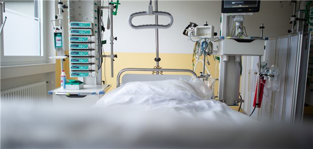 Regierungsfraktionen pochen auf eigene Krankenhausplanung für NRW Blick in eine Intensivstation: Krankenhausplanung soll künftig nicht mehr nach Betten, sondern nach Leistungsbereichen und Leistungsgruppen stattfinden.