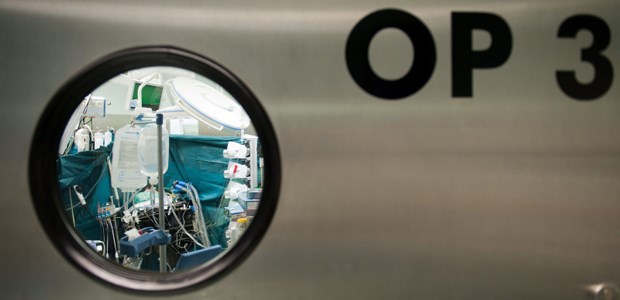 Schwarz-Gelb nimmt Kliniken an die Kandare Blick in einen Operationssaal. Mehr Ops wegen Bonuszahlungen? Die Regierung fordert von den Kliniken Transparenz.
