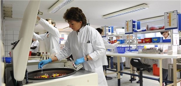 Corona-PCR-Tests: Labore noch weit von Kapazitätsgrenze entfernt Blick ins Labor: Noch kein Grund zur Sorge in Sachen Laborauslastung