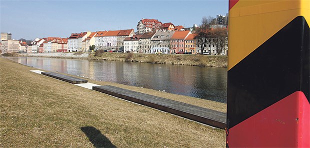 Ärztemangel macht vor Grenzen nicht Halt Blick vom Uferpark in Görlitz über die Neiße nach Polen: Auf beiden Seiten der Grenze gibt es ähnliche Merkmale bei der Gesundheitsversorgung.