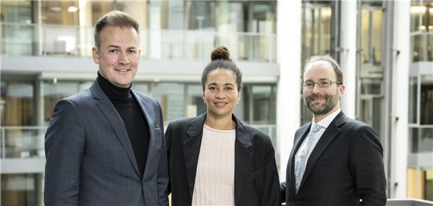 Blicken optimistisch auf den Start der ePA: die drei Geschäftsführer der Digitalagentur gematik, Dr. Florian Fuhrmann (l.), Brenya Adjei (m.) und Dr. Florian Hartge (r.).