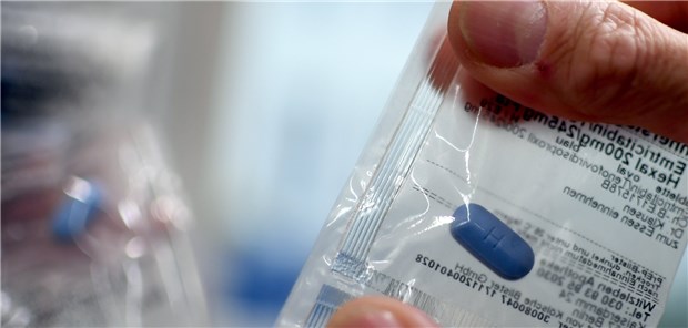 Blister mit Emtricitabin/Tenofovir-Tablette: Dieses Kombipräparat ist für die HIV-Präexpositionsprophylaxe zugelassen. 7900 Packungen davon sind im September 2019 in öffentlichen Apotheken abgegeben worden.