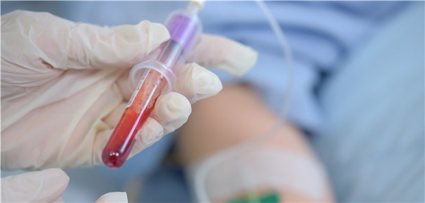 Blutabnahme für die Triglycerid-Kontrolle. 