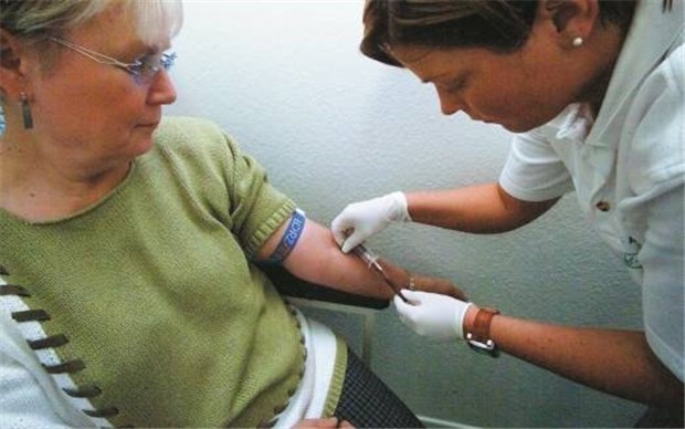 Stichverletzungen bald passé? Blutabnehmen ist immer noch ein Sicherheitsrisiko, oft kommt es dabei zu Nadelstichverletzungen. Mögliche Folge: Hepatitis- oder HIV-Infektionen.