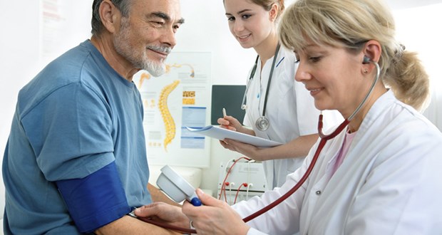 Blutdrucksenkung nicht übertreiben! Blutdruck im Zielbereich? Besonders niedrige Werte können Menschen mit Diabetes offenbar auch schaden.