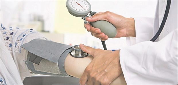 Aussetzen der Therapie hat schnell Folgen Blutdruck ok? Bei Herzinsuffizienz-Patienten hat das Vergessen der Medikamente oft spürbare Effekte.