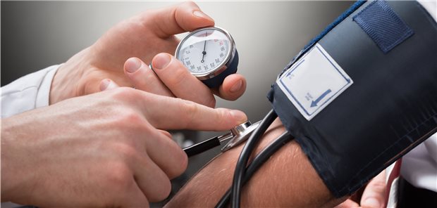 Blutdruckkontrolle: Jeder dritte Bundesbürger hat einen zu hohen Blutdruck, bei der Hälfte von ihnen ist er unzureichend kontrolliert.