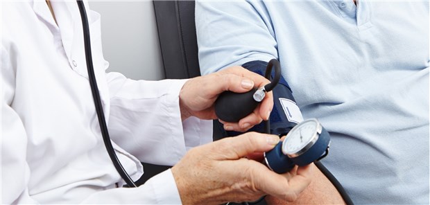 Blutdruckkontrolle: Zwischen Hypertonie und aneurysmatischen Hirnblutungen scheint es einen Zusammenhang zu geben.