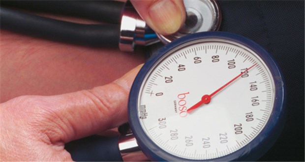 Blutdruckmessen ist ein wichtiger Risikocheck bei Diabetikern. © Klaus Rose