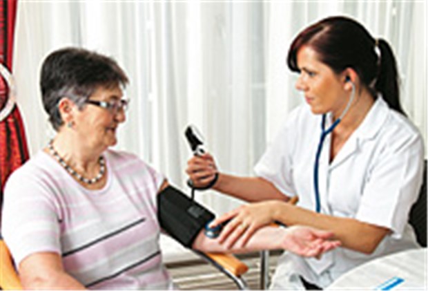 Versorgung von Diabetikern wird besser Blutdruckmessung: Die Zahl der Diabetiker mit sehr hohen Werten hat abgenommen. © Sanders / fotolia.com