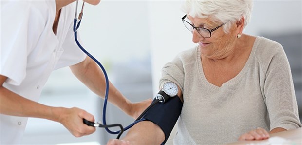 Mehr Lebensjahre durch frühe intensive Therapie Blutdruckwerte unter 140 mmHg wurden bei der intensiven Therapie angestrebt.