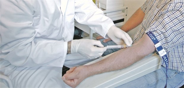 Blutentnahme zur Bestimmung des Kaliumspiegels: Der normale Wert liegt bei etwa 3,5 bis 5,0 mmol/l.