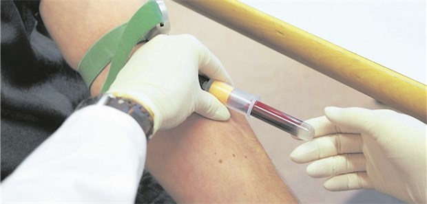 PCSK9-Hemmer ein "riesiger Fortschritt in der Kardiologie" Blutentnahme zur LDL-Bestimmung: In der Studie ODYSEEY OUTCOMES profitierten KHK-Patienten von starker Lipidsenkung.