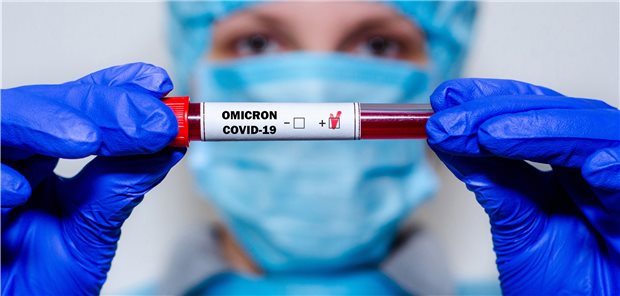Blutprobe mit SARS-CoV-2 von der Omikron-Variante.