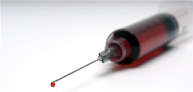 Blutproben können Patienten auch selbst nehmen. Das soll die Behandlung beschleunigen, hofft man bei einem Projekt in Niedersachsen.