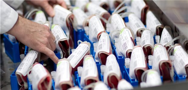„Spenderblut birgt kaum Risiko für eine SARS-CoV-2-Infektion“ Blutspende: Laut Paul-Ehrlich-Institut sind keine Maßnahmen in Bezug auf die SARS-CoV-2-Pandemie und das Blutspendewesen erforderlich.