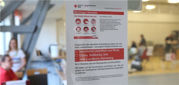 Behörden rufen Bürger zu Blutspenden auf Blutspenden von COVID-19-Risikogruppen werden zurückgestellt: Hinweis zum Ausschluss von Blutspendern aus Risikogebieten.