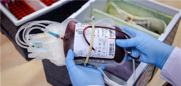 Bluttransfusion: Das BSG hat ein Urteil zur Abrechung gefällt, bei dem es um den Begriff „Blutbank“ geht.