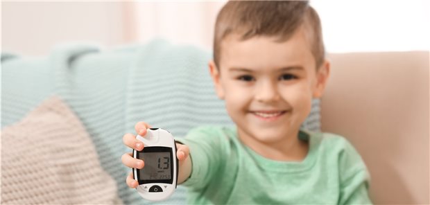 Besonders kleine Kinder profitieren von moderner Diabetestechnik mit unblutiger Glukosemessung und Insulinpumpen.