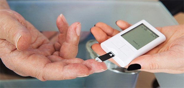 Blutzuckermessung: Bei den Typ-2-Diabetikern, die an der Studie teilgenommen haben, ging die Inzidenzrate für tödliche Herzinfarkte deutlich zurück.