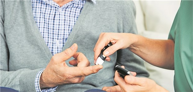 Blutzuckermessung: Im DMP-Diabetes Typ-2 sind viele Patienten 70 Jahre oder älter. Das gilt auch für die KHK- und COPD-Programme.