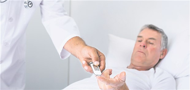 Blutzuckermessung im Krankenbett: Rund jeder fünfte Klinikpatient ist Diabetiker.