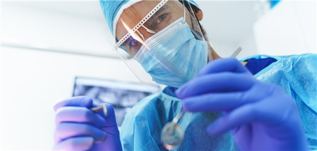 Bohrt er gleich im Auftrag eines Investors? Wohl eher nicht! Egal, welche Trägerschaft einer Praxis oder eines MVZ: Am Ende bleibt der Patient oder die Patientin Auftraggeber.
