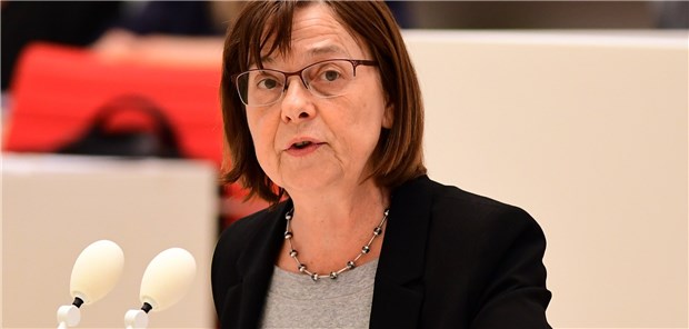 Verhandlungen über Approbation laufen auf allen Kanälen Brandenburgs Gesundheitsministerin Ursula Nonnemacher setzt sich dafür ein, dass die Ärzte, die in Stettin studiert haben, auch hierzulande die Approbation erhalten.