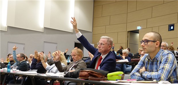 Ärzte streiten für neue GOÄ und duales System Breite Zustimmung unter den Ärzten für die „Frankfurter Erklärung“: Teilnehmer beim Tag der Privatmedizin am Samstag in Frankfurt am Main. mu