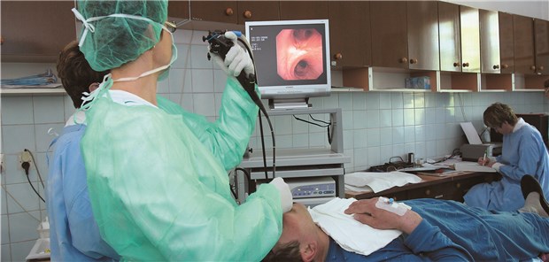 Bronchoskopie – auch eine Leistung, die HNO-Ärzte abrechnen dürfen? Der EBM gibt diese Möglichkeit, ein Arzt hatte jedoch vor Gericht angegeben, der vollständige Blick in die Bronchien könne fachfremd für ihn sein.