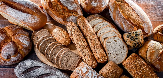 Brot ist nicht gleich Brot: Je höher der Anteil an Ballaststoffen, Proteinen oder Nicht-Getreide-Mehl ist, desto weniger wird damit im Körper die Insulin-Ausschüttung stimuliert.
