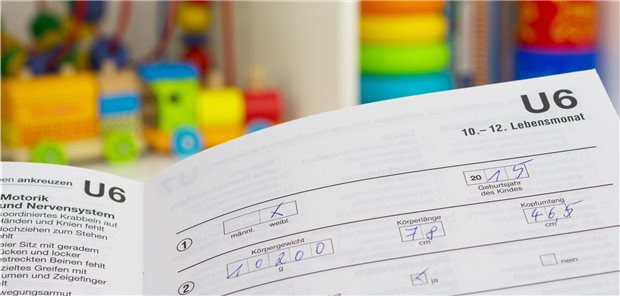 Buch zur U6-Untersuchung: Die befristeten Sonderregelungen für die Rhythmen der Kinderuntersuchungen U6 bis U9 hat der G-BA aufgehoben.
