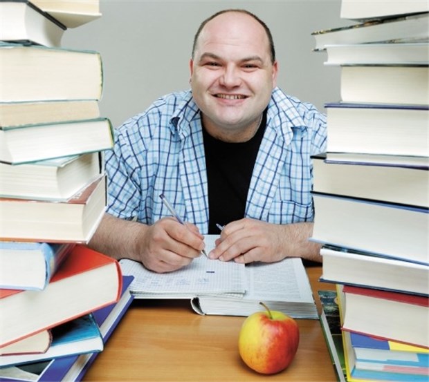 Manchmal müssen Eltern auch das Zweitstudium sponsern Büffeln in der Abendschule - ohne Geld der Eltern.
