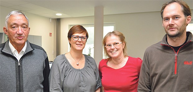 Gesundheitshaus als Ärztemagnet Bürgermeister Dr. Ernst-Jürgen Lode mit dem Ärzteteam im Woldegker Gesundheitshaus: Silke Bremer, Dr. Elisabeth Maihoff und Dr. Andreas Wehner (v.l.).