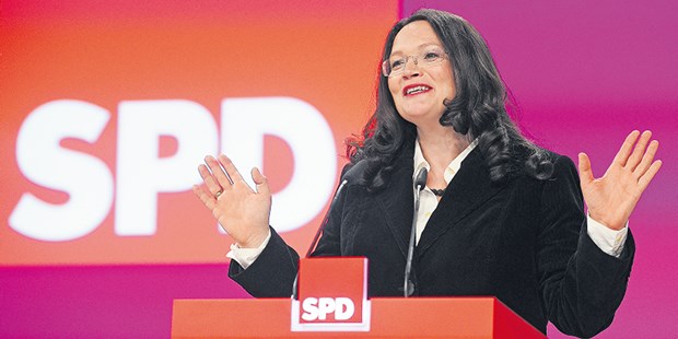 Nach Wahlsieg: Bürgerversicherung! "Bürgerversicherung ist parteiisch." SPD-Generalsekretärin Andrea Nahles stellte beim Parteitag in Berlin das SPD-Modell vor.