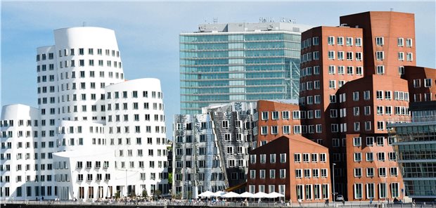 Anleger suchen Sicherheit in offenen Immobilienfonds Büro- und Logistikflächen wie hier im Düsseldorfer MedienHafen im Immobilien-Portfolio versprechen auch in Krisenzeiten Rendite.