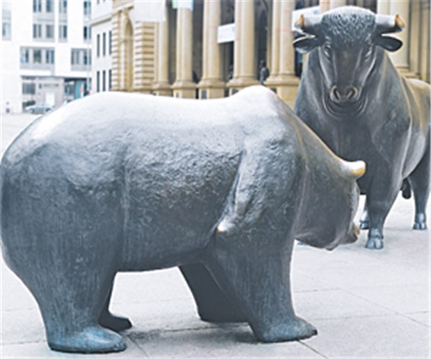 An Aktien führt kein Weg vorbei Bulle und Bär, die Symbolfiguren für das Auf- und Ab an der Börse.