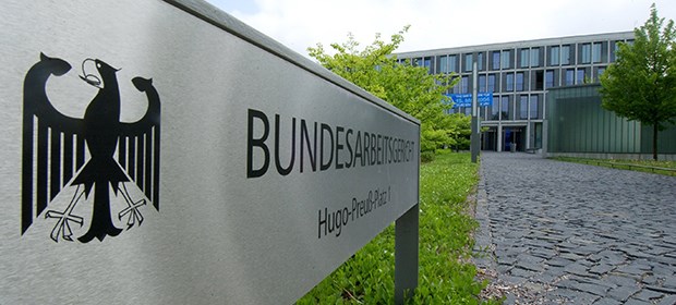 Zusatzurlaub für Ärzte in Bereitschaft Bundearbeitsgericht in Erfurt: Zusatzurlaub für früher geleistet Bereitschaftsdienste an kommunalen Kliniken.