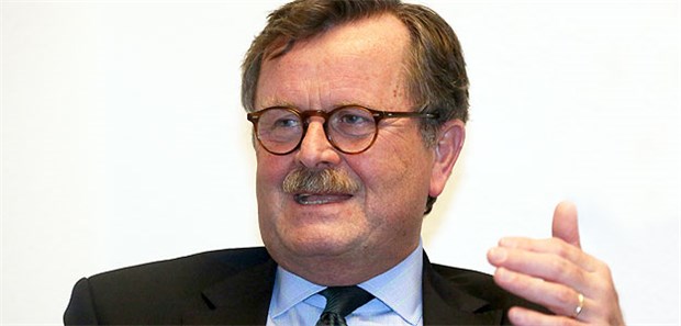 Rückenwind für Montgomery Bundesärztekammer-Präsident Frank Ulrich Montgomery kann aufatmen. Endgültig sicher ist eine erneute Amtszeit aber noch nicht.