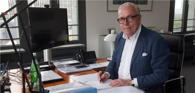 Corona-Selbsttests: Ärztepräsident warnt vor falscher Sicherheit Bundesärztekammerpräsident Dr. Klaus Reinhardt warnt davor, dass Corona-Selbsttests Menschen in falscher Sicherheit wiegen könnten.