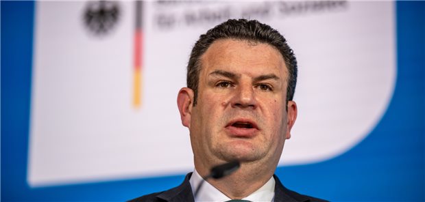 Bundesarbeitsminister Hubertus Heil (SPD) hat von der Ständigen Senatskommission zur Prüfung gesundheitsschädlicher Arbeitsstoffe der Deutschen Forschungsgemeinschaft die aktualisierten MAK- und BAT-Werte bekommen. Seinem Ministerium dienen diese als Richtlinien für spezielle Arbeitsschutzvorschriften.