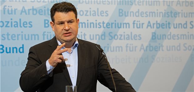 SPD wirft Spahn Mogelpackung bei Pflegegehältern vor Bundesarbeitsminister Hubertus Heil will ein „Pflege-Tariftreue-Gesetz“ idealerweise bis Sommer verabschiedet sehen.